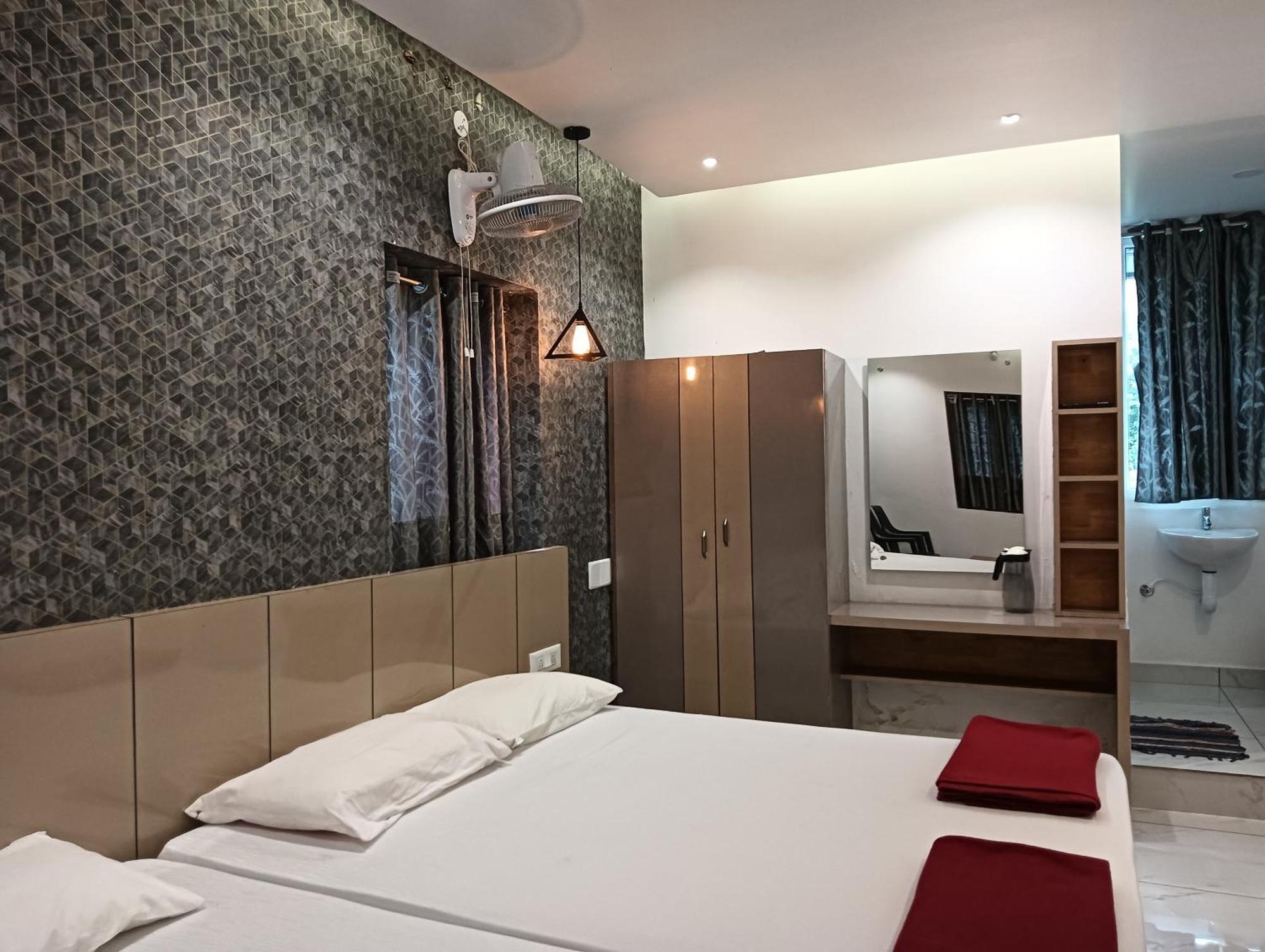 Hilltop Hotel วัลปาไร ภายนอก รูปภาพ