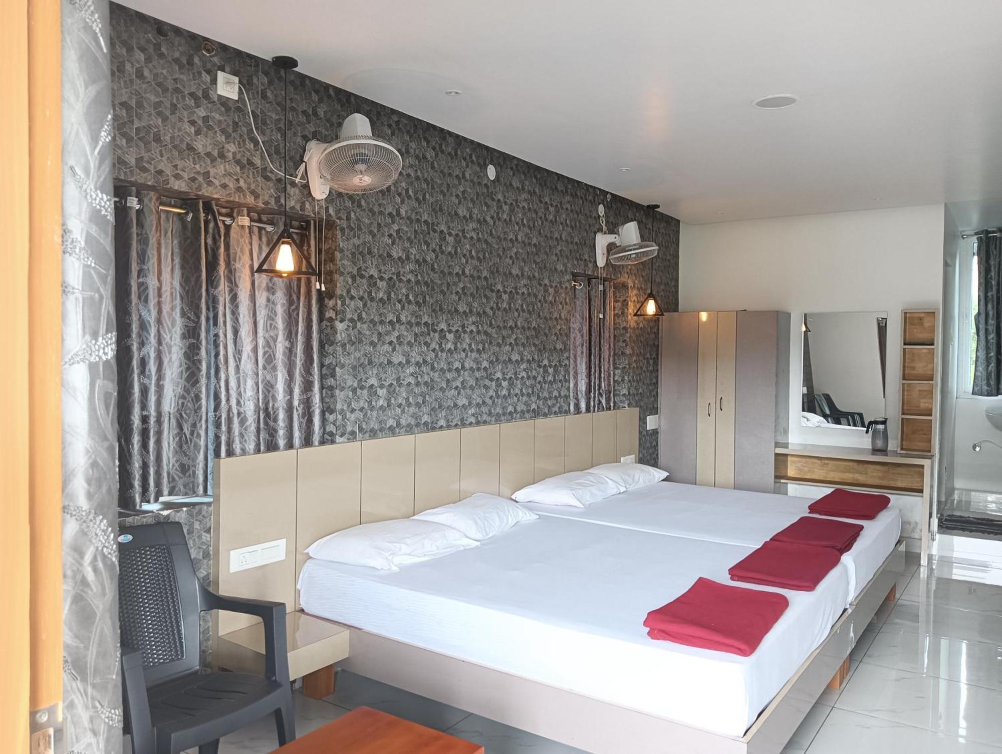 Hilltop Hotel วัลปาไร ภายนอก รูปภาพ